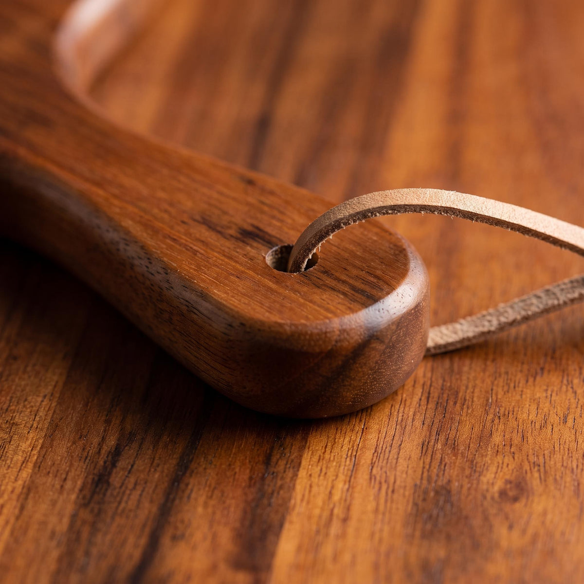 Close-up of the leather cord through the handle of the Albo board