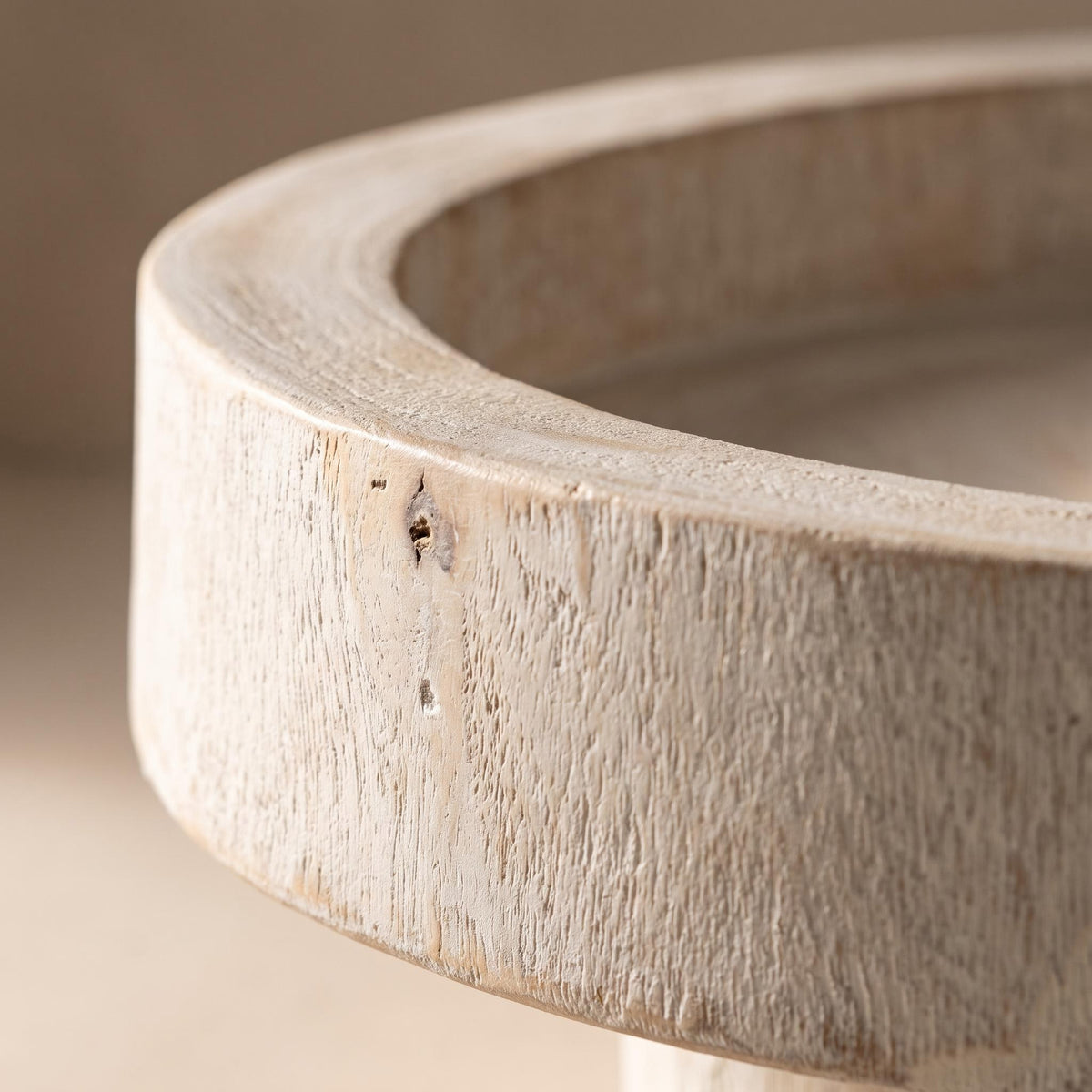 Close-up of the whitewashed grain and raised rim of the Nuko tray